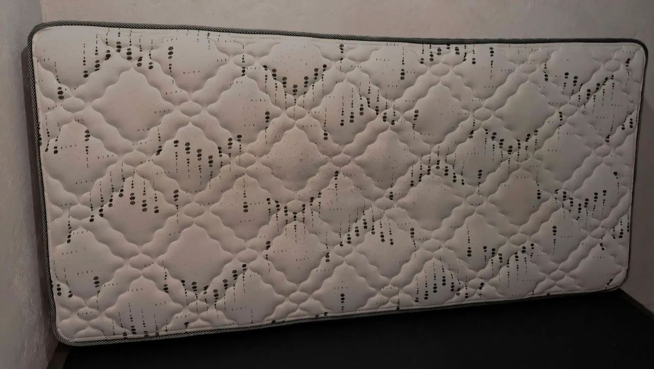Vendo! Base solteiro, colchão de solteiro e guarda-roupa multiuso solteiro!  - Foto 3