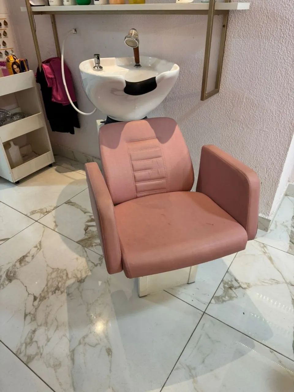 Itens de esmaltaria e salão de beleza 