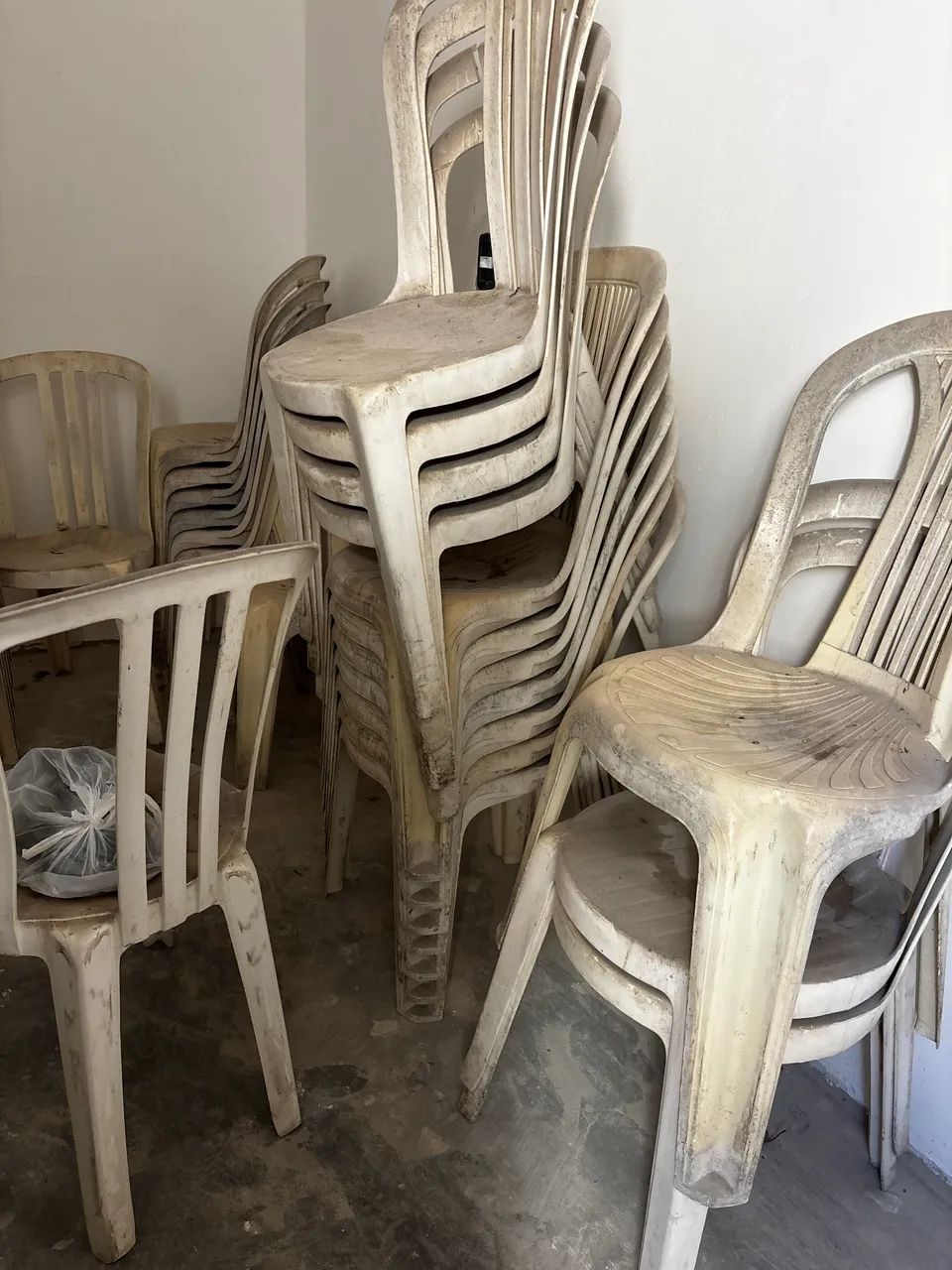 Cadeira Bistrô Branca de plástico  - Foto 3