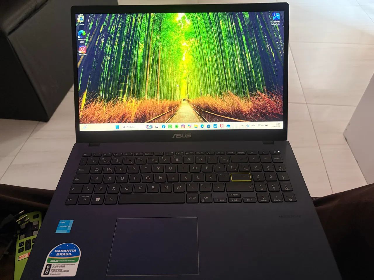  Vendo este notebook, comprei para ver série e não uso! - Foto 2