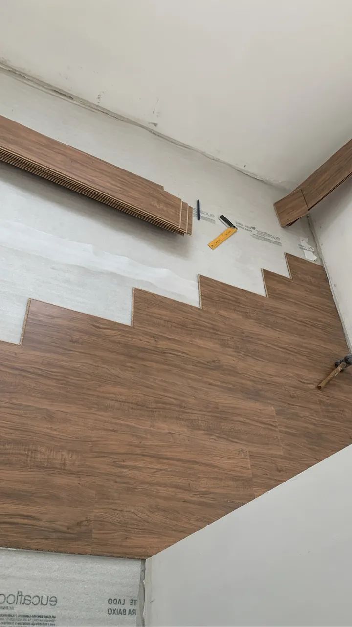 Serviço piso laminado e Vinilico - Foto 2