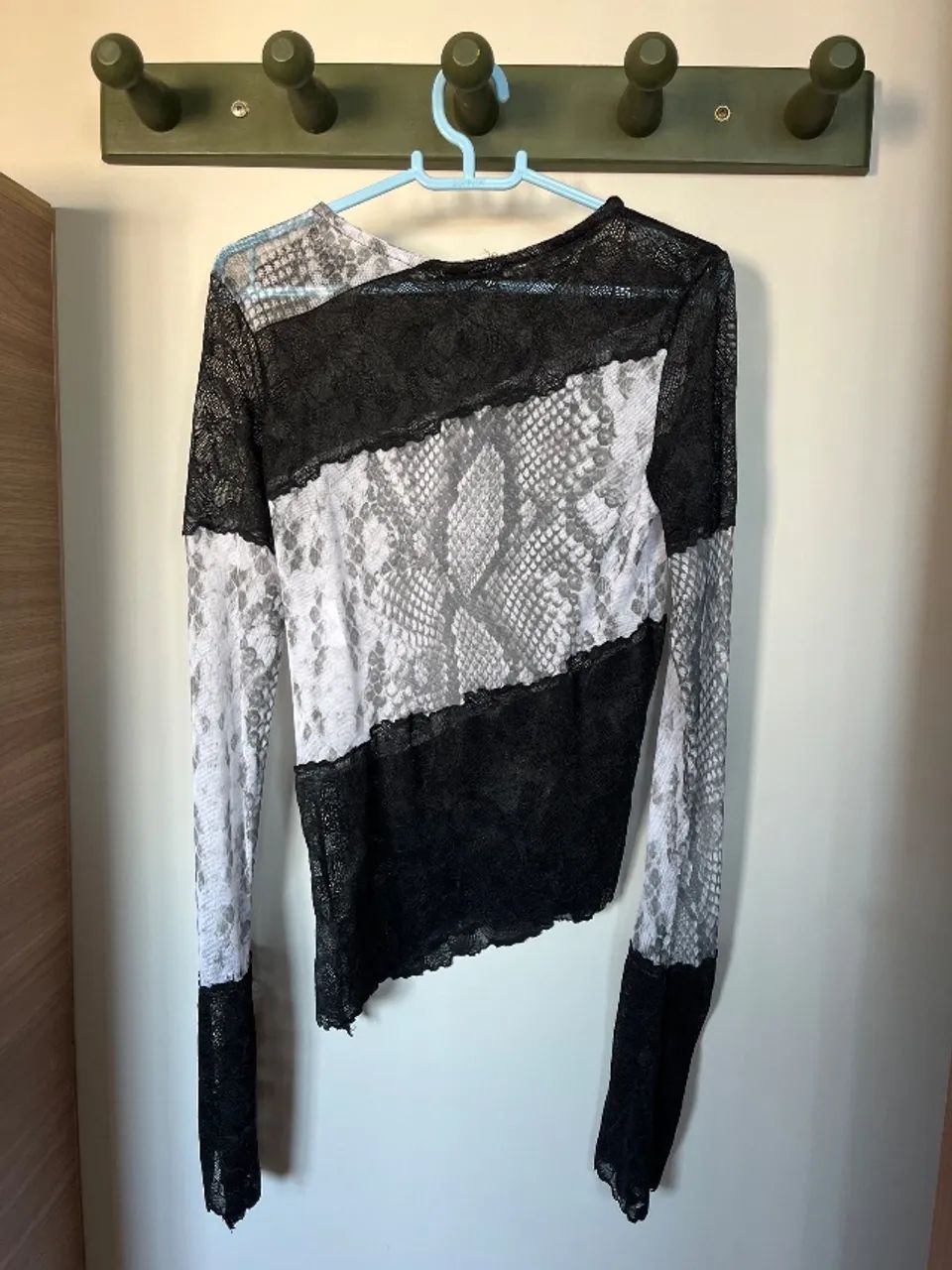 Blusa rendada Mossy - Foto 2