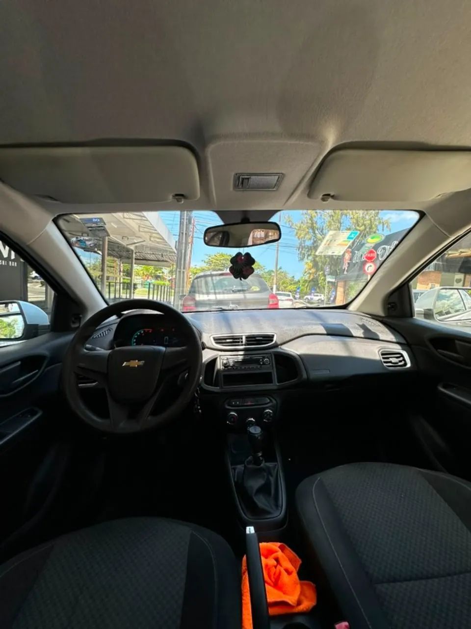 Chevrolet Onix Hatch LT 1.0 8V Flex Mec. 4P 2017 - Foto 2