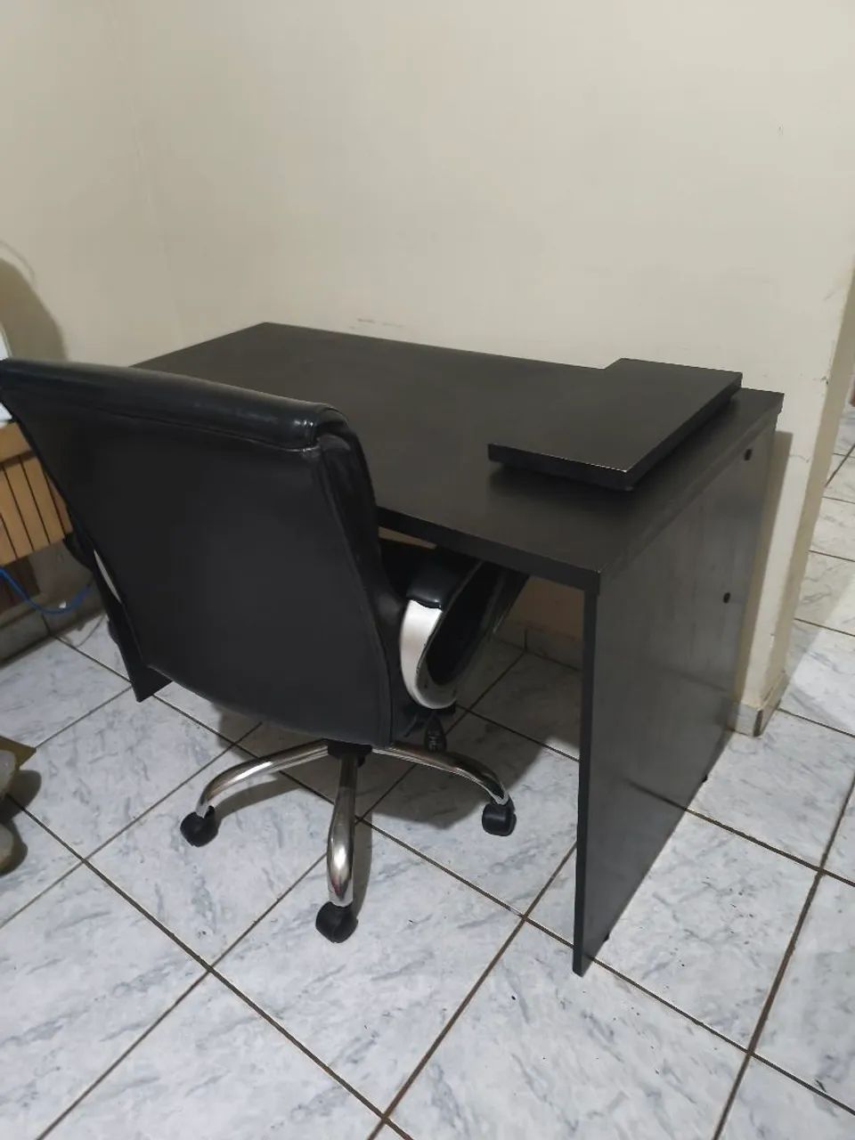 CADEIRA + MESA PARA COMPUTADOR 