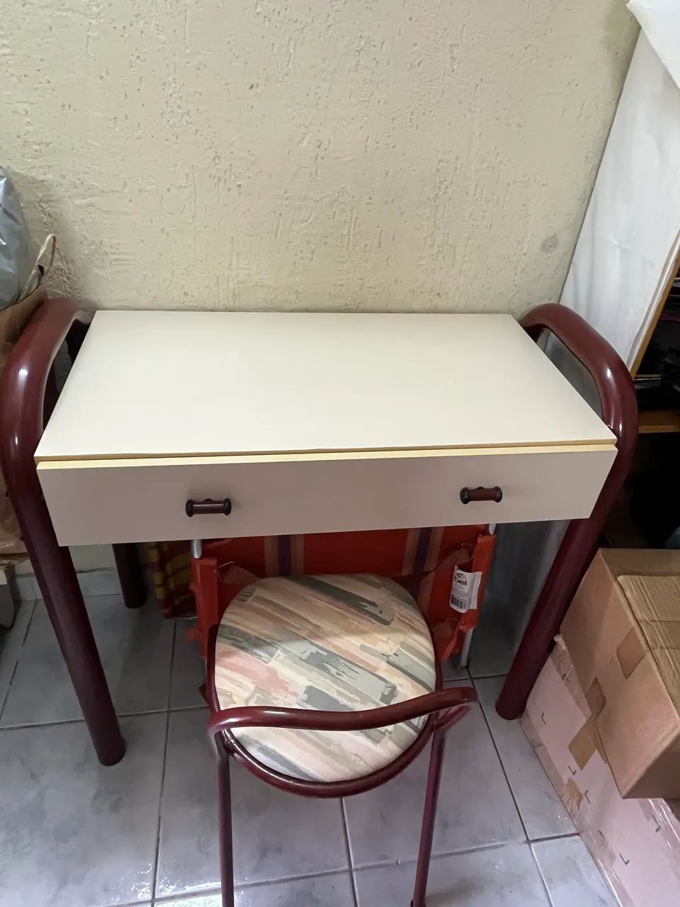 Escrivaninha com banqueta  - Foto 3