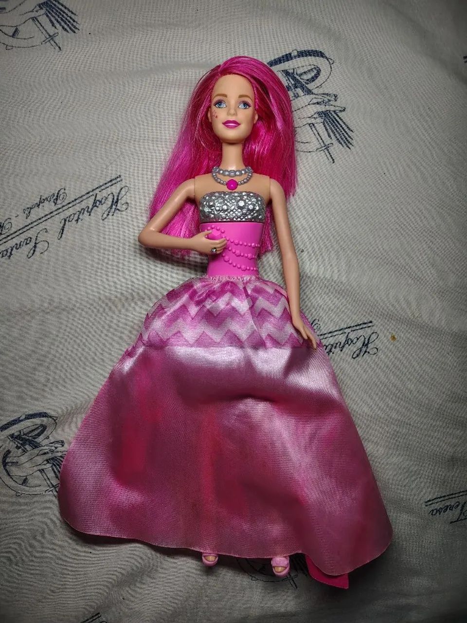 Boneca Barbie Courtney - Rock N' Royals (ORIGINAL!) - Foto 2