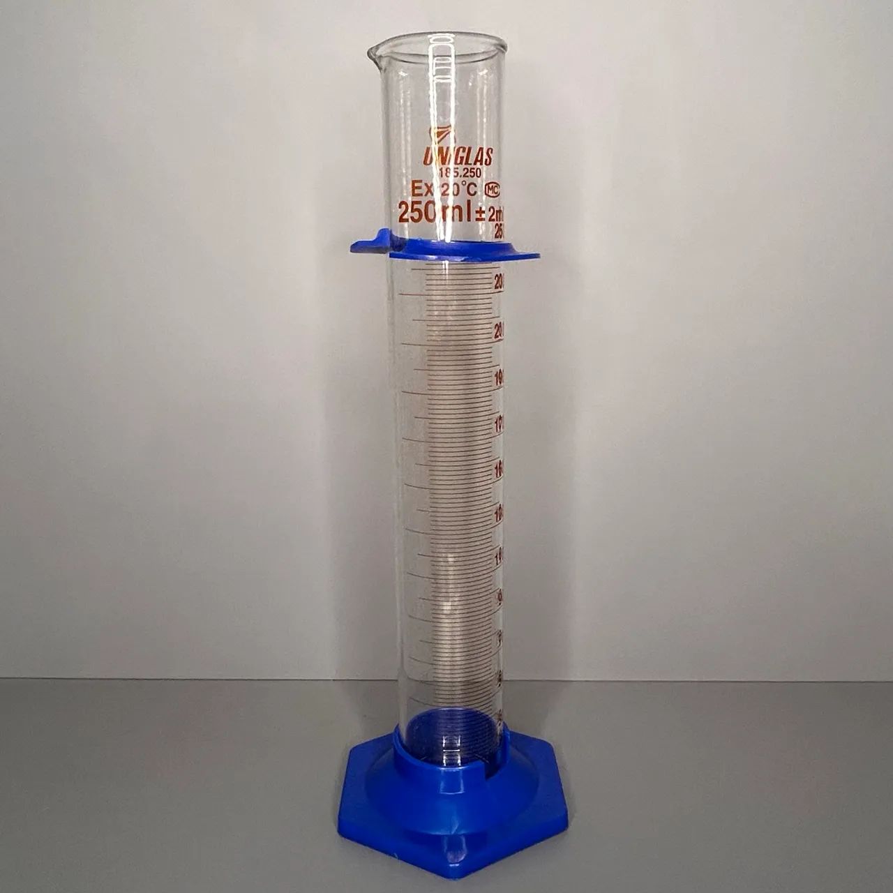 Proveta graduada de vidro 250 ml