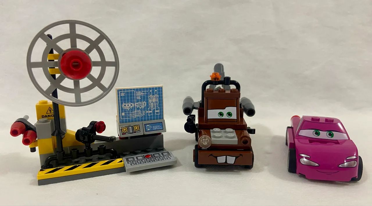 LEGO - Carros: Zona de Espionagem do Mate (Mater's Spy Zone) **ORIGINAL**