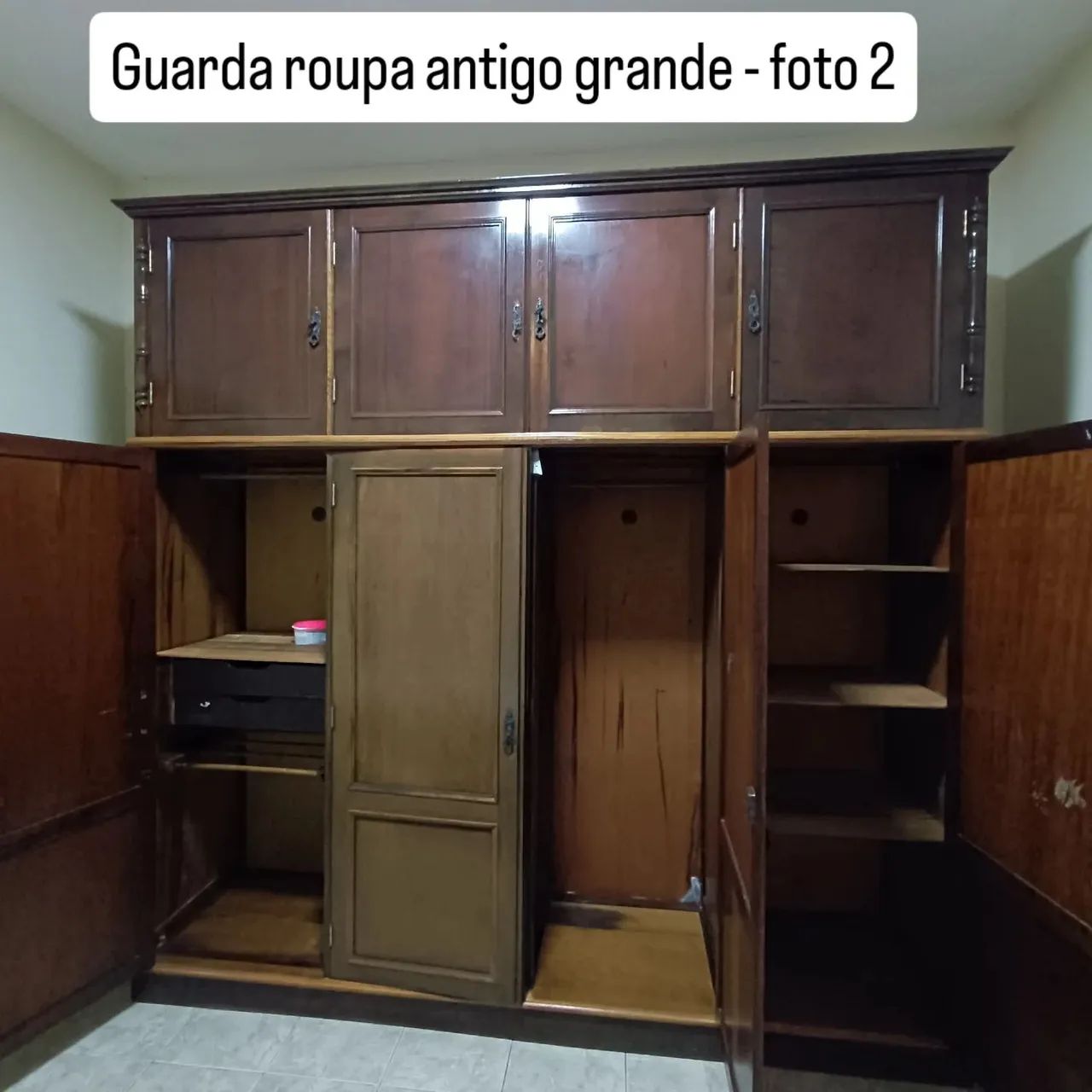 Guarda roupa antigo grande  - Foto 2