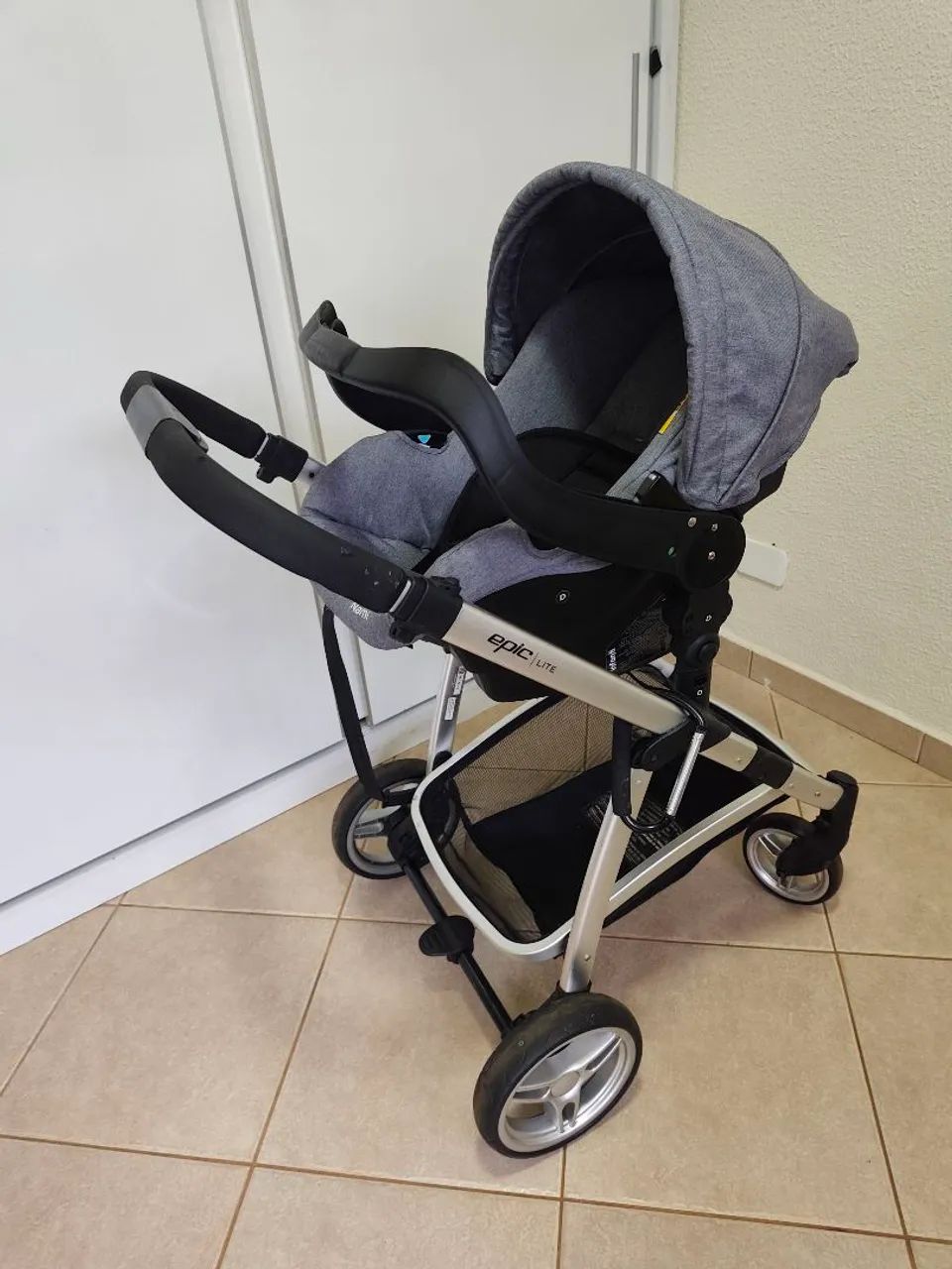 Vendo Carrinho de Bebê (3 em 1)