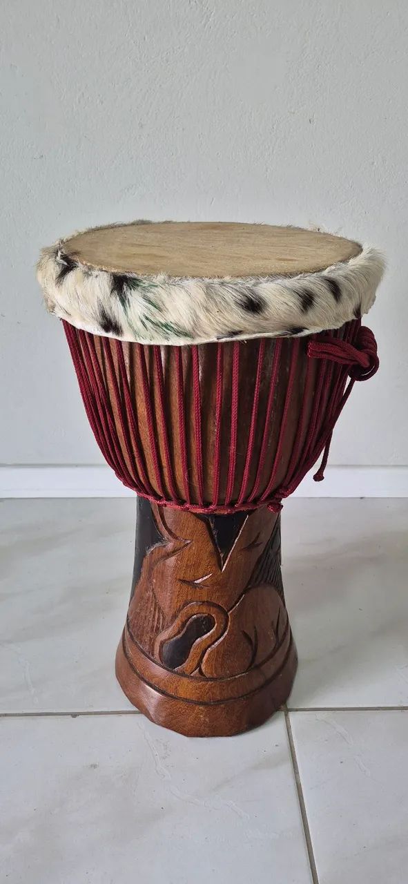 Djembê a venda.