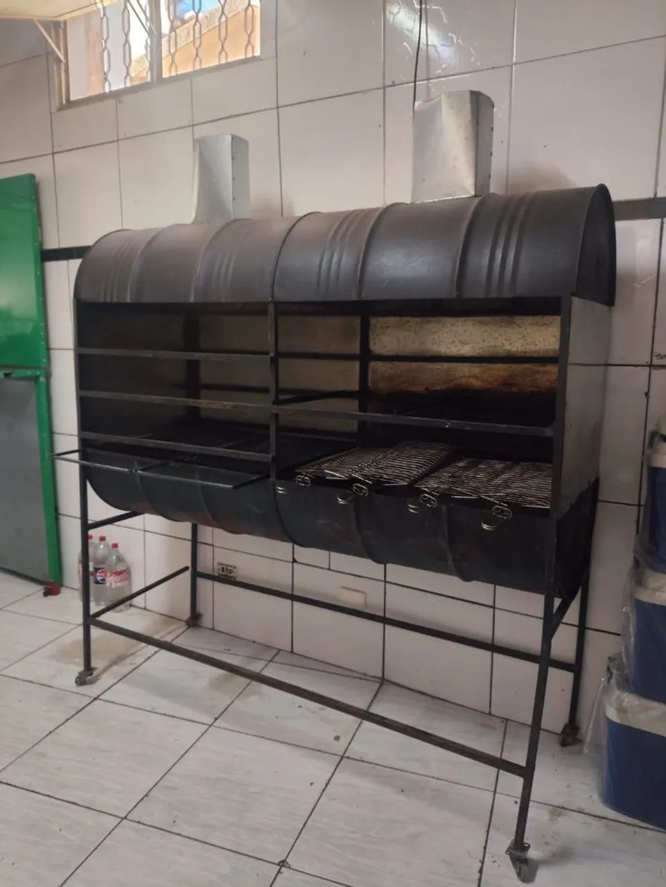 CHURRASQUEIRA TAMBOR GRANDE - COM GRELHAS E CARRINHO