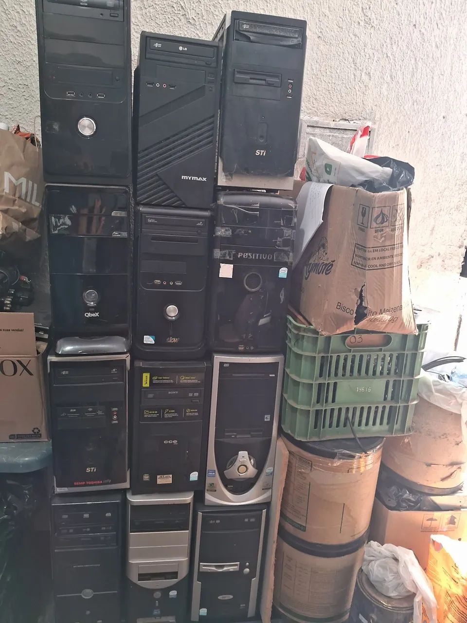 Vendo lote de 12 cpus não sei como elas estão R$999 - Foto 2