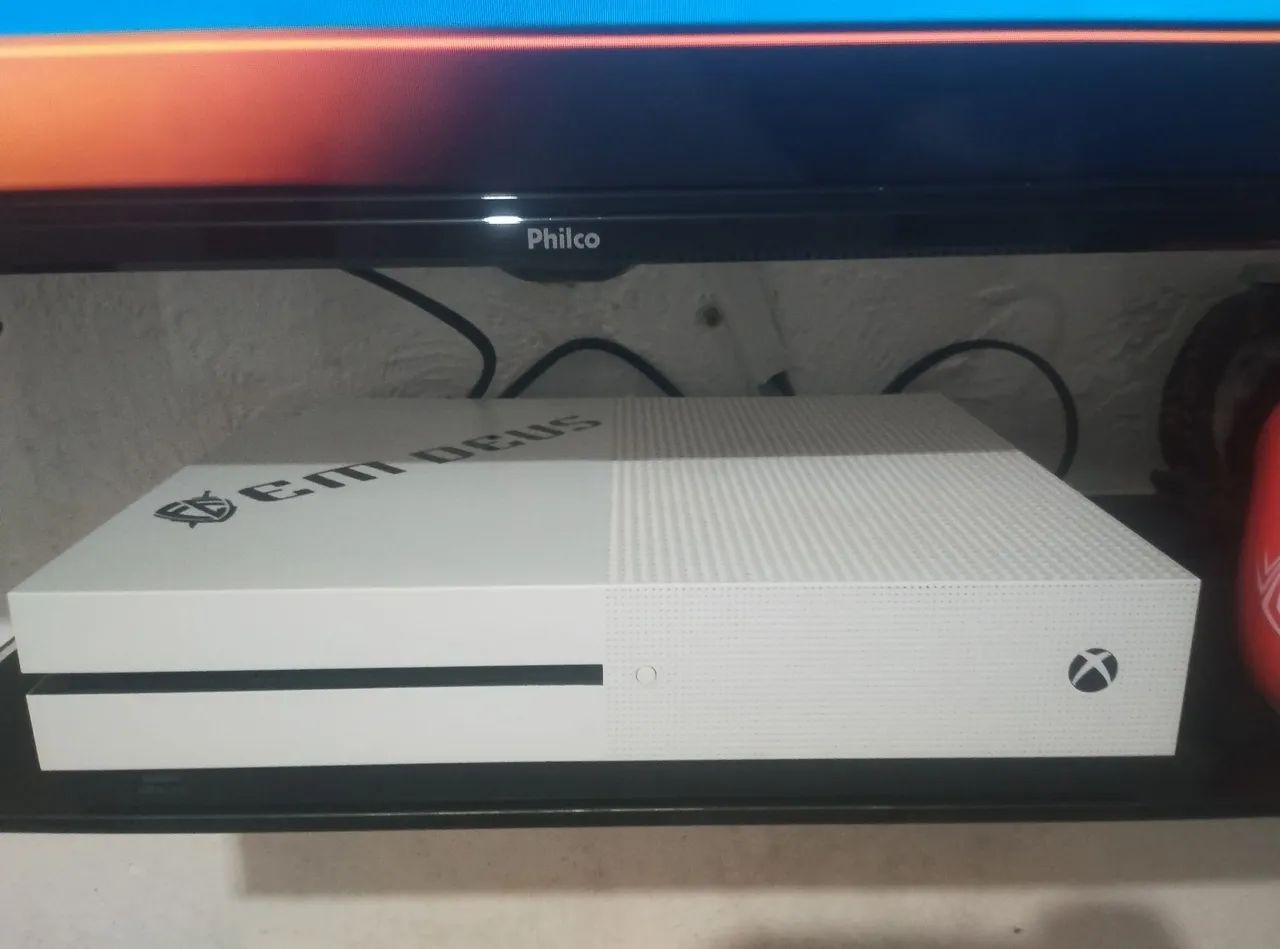 Microsoft xbox one s 500gb standard cor Branco.