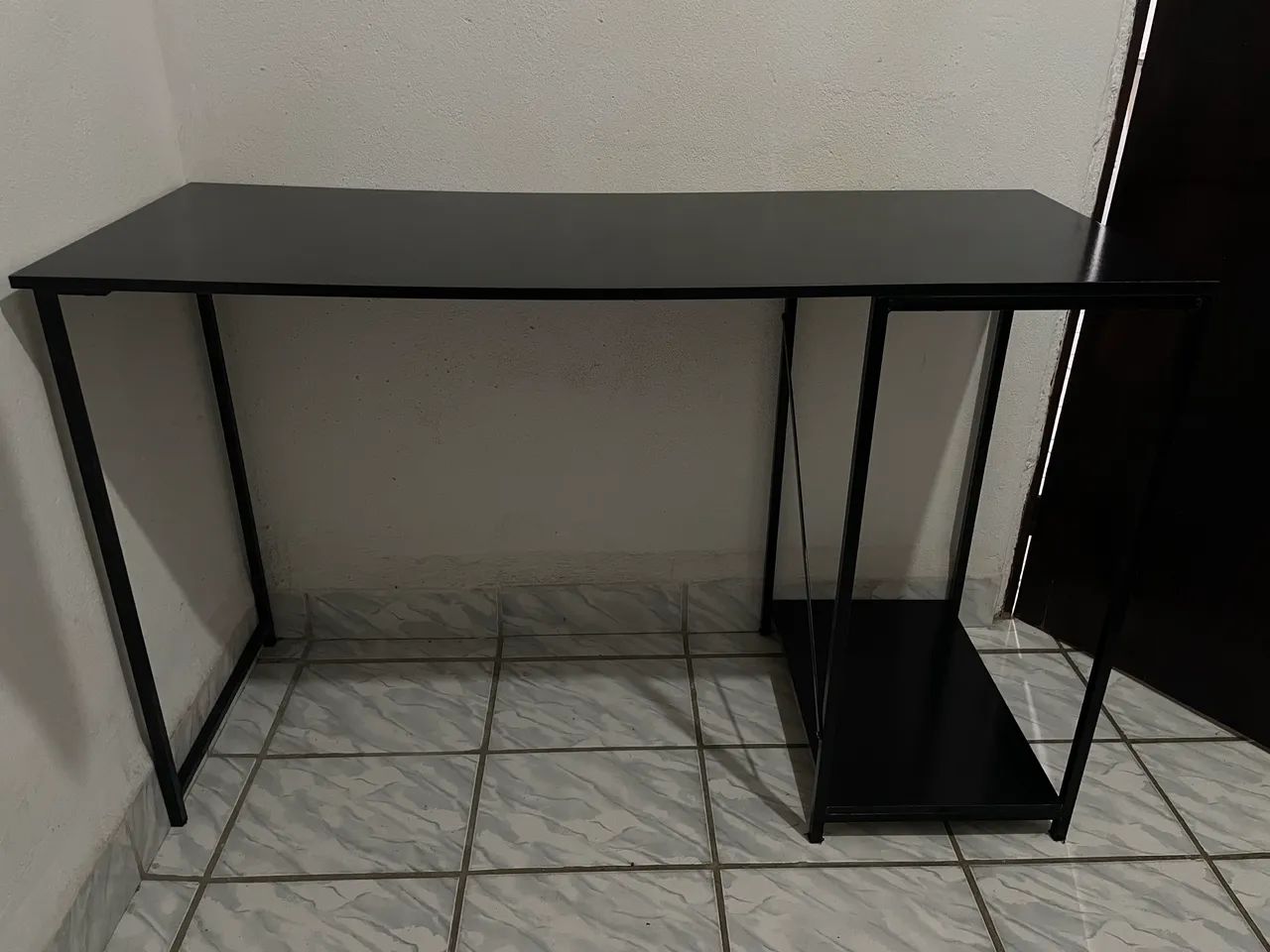 Escrivaninha preta