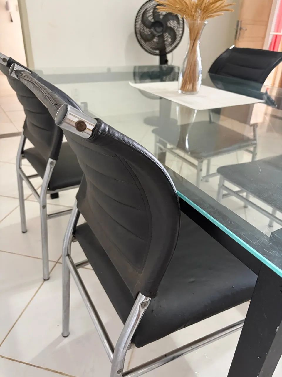 VENDE-SE MESA COM CADEIRAS - Foto 3