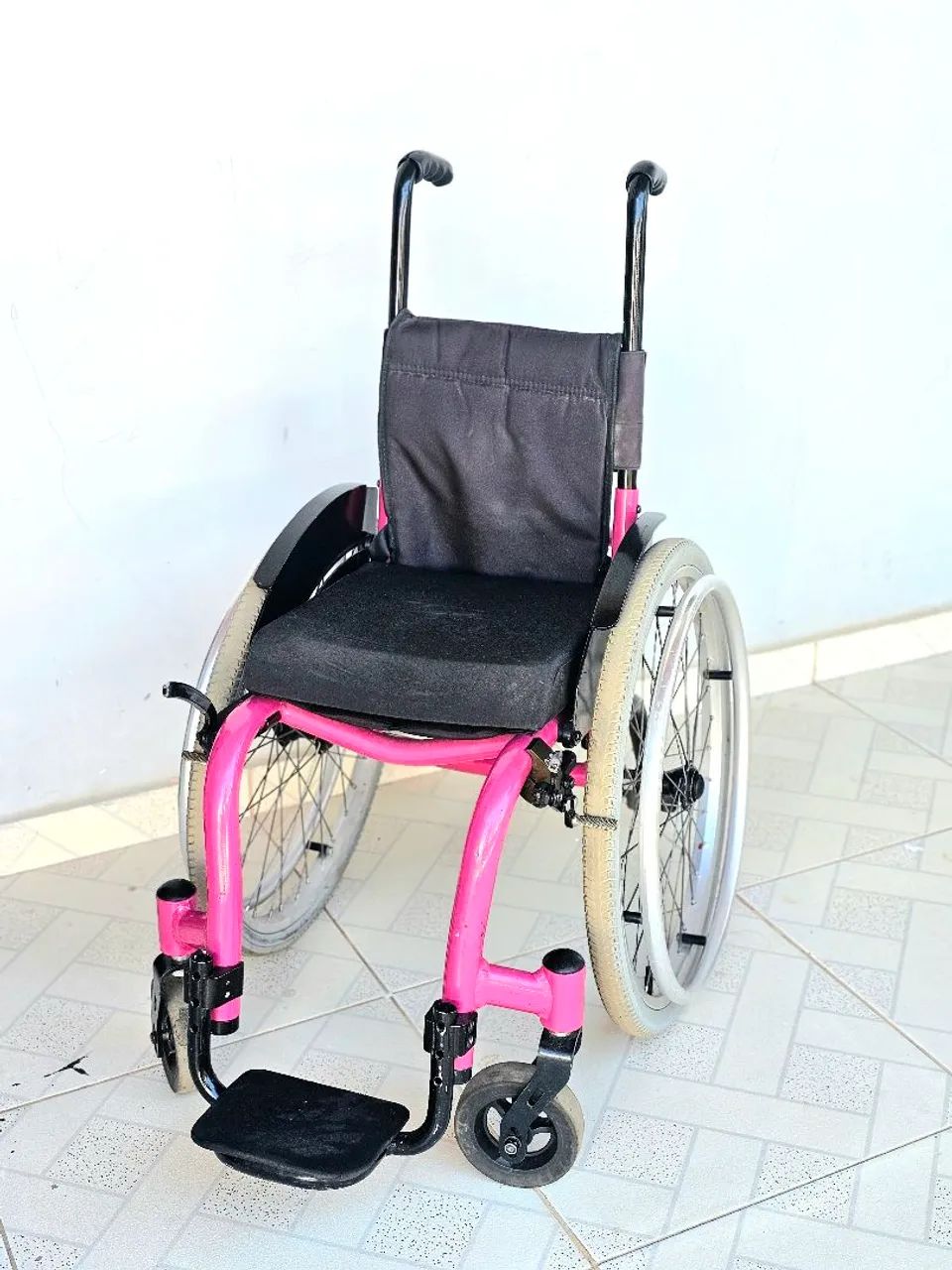 Cadeira de rodas monobloco aro 20 - Foto 3
