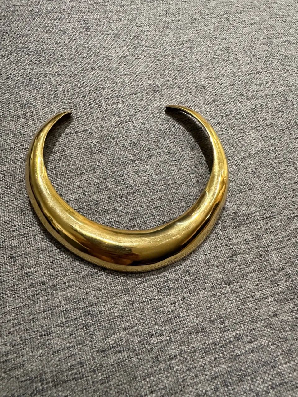 Choker rígida dourada ? R$ 79