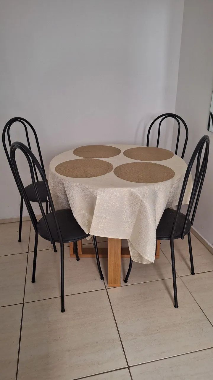 Conjunto de mesa e 4 cadeiras de jantar  - Foto 2