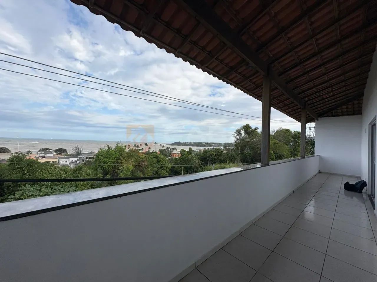 Casa no pavimento superior 3 quartos com suíte e vista para o mar - Foto 3