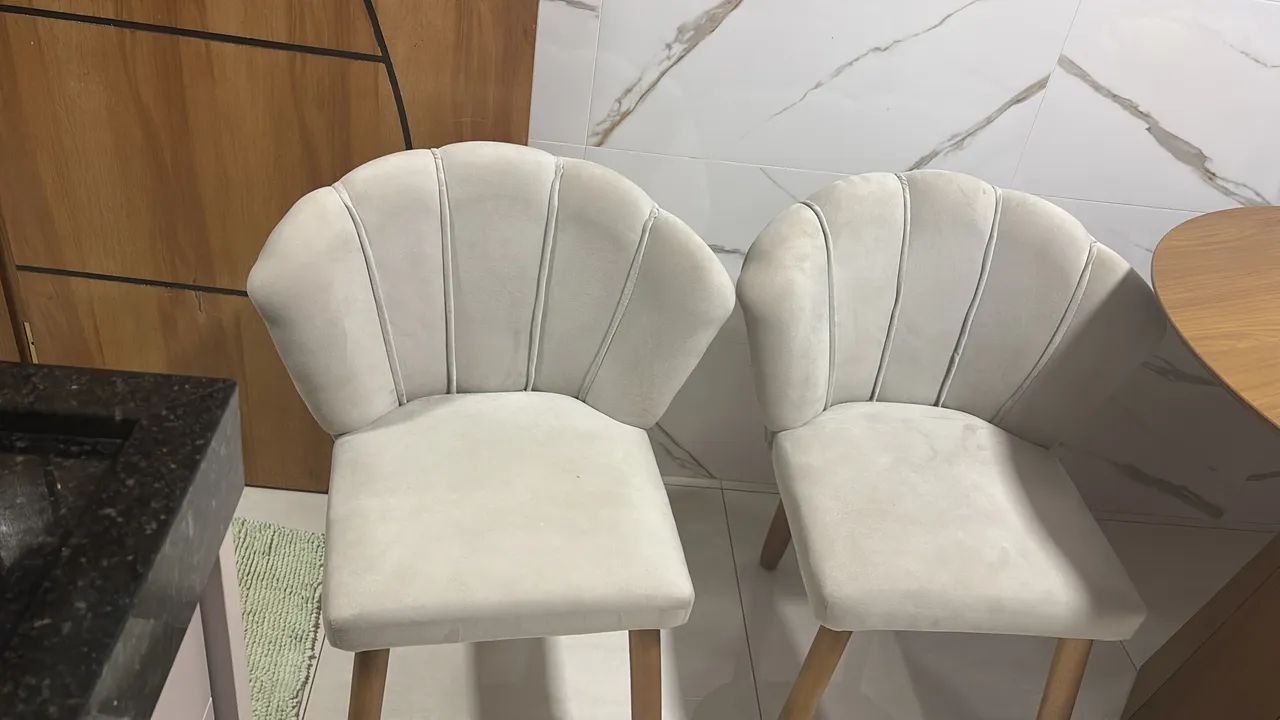 Vendo 1 poltronas pétala 130,00