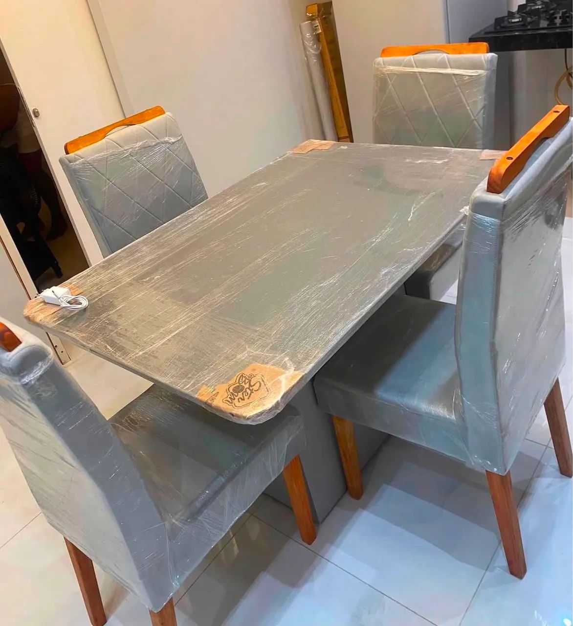 Mesa de jantar com 4 cadeiras - Foto 3