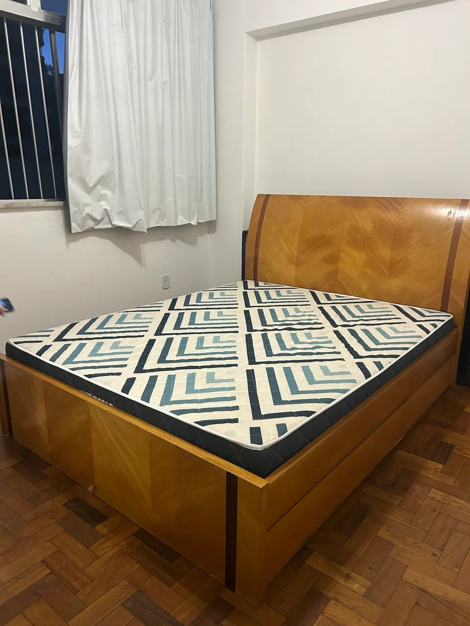 Cama Queen! Madeira ! gavetas