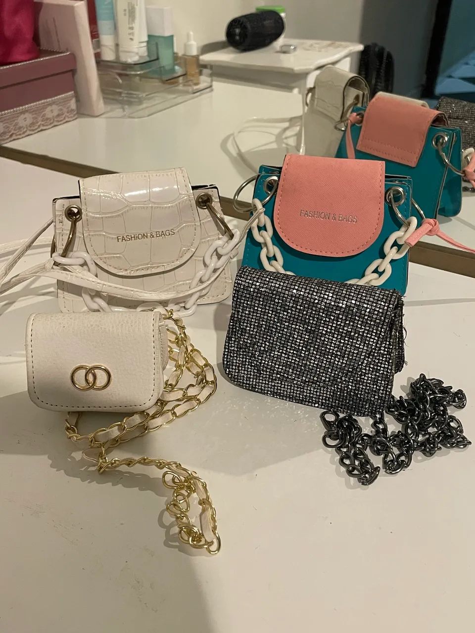 Kit de mini bolsas ideal para compor looks