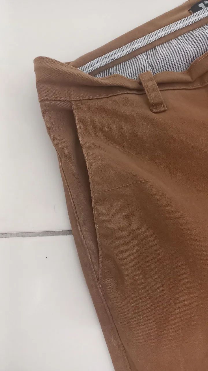 Uma calça  masculina  caramelo  tamanho  46 usada   - Foto 3