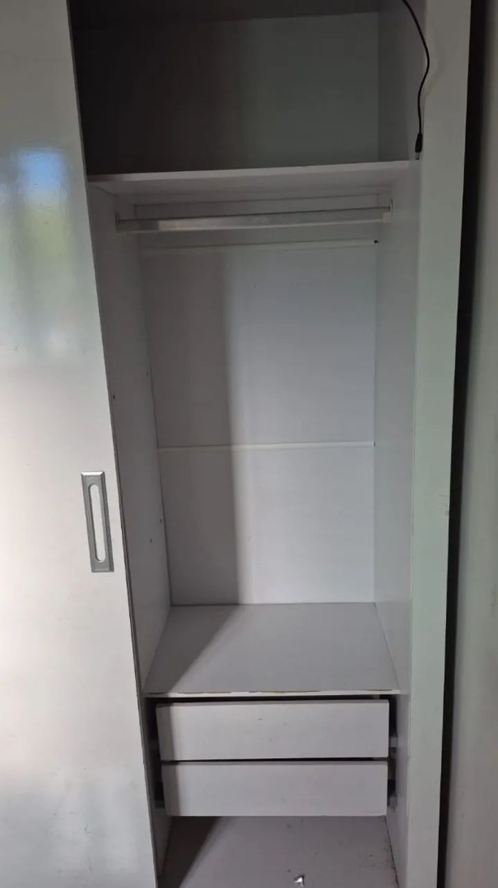 Guarda-roupa branco com espelho  - Foto 3