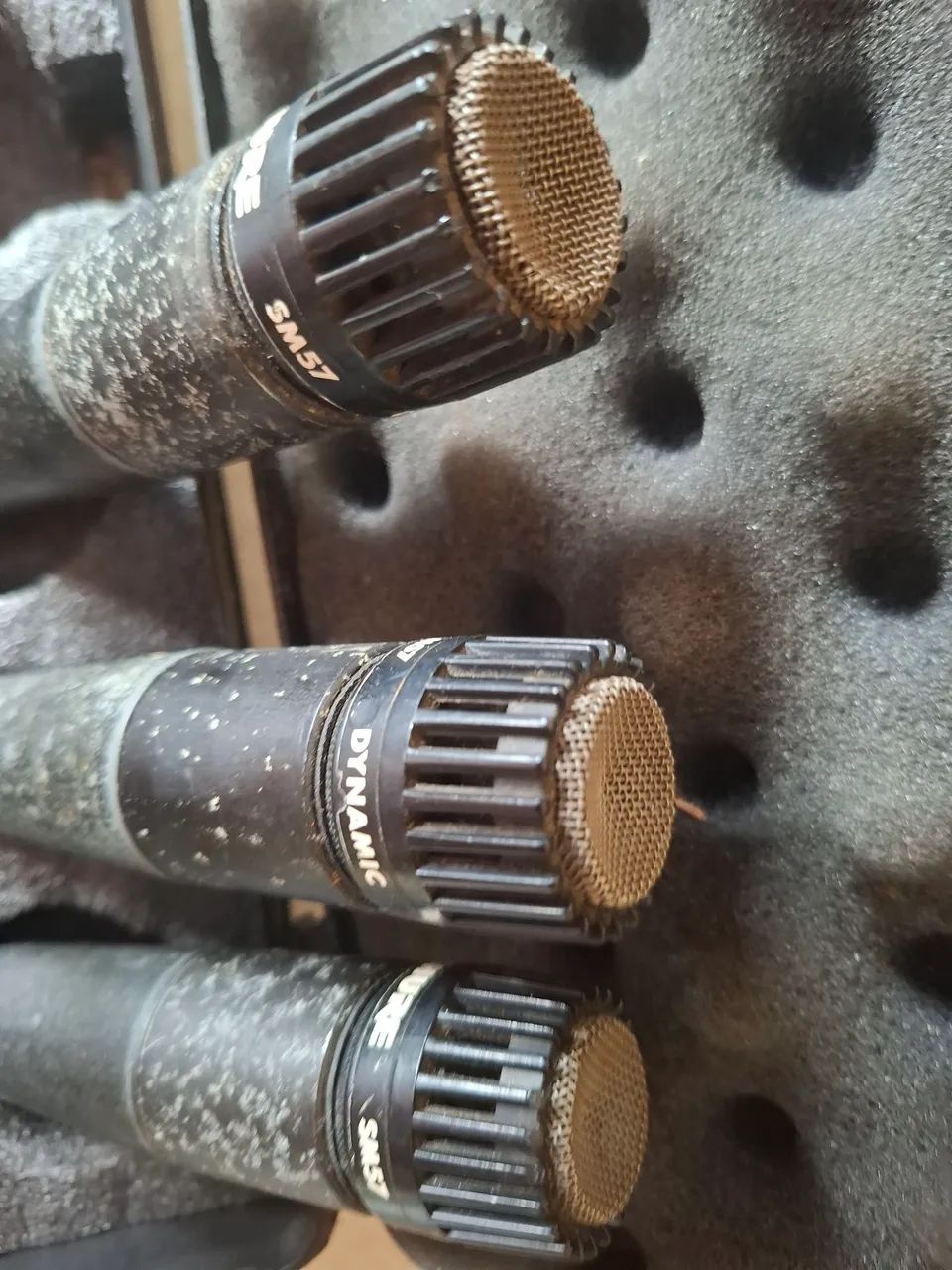 Kit 3 microfones Shure SM57 Dynamic usados.