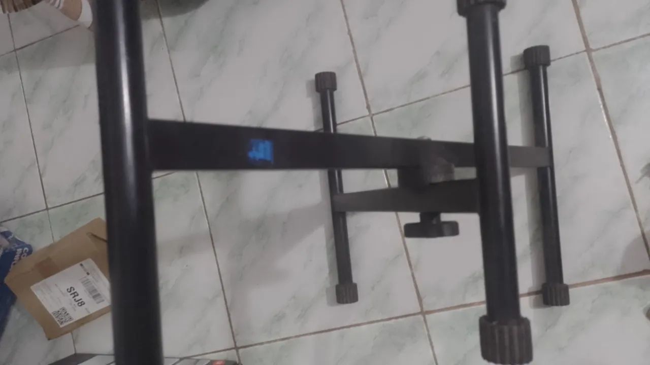 Caixa de guitarra meteoro 30 watts RMS com tripé. - Foto 4