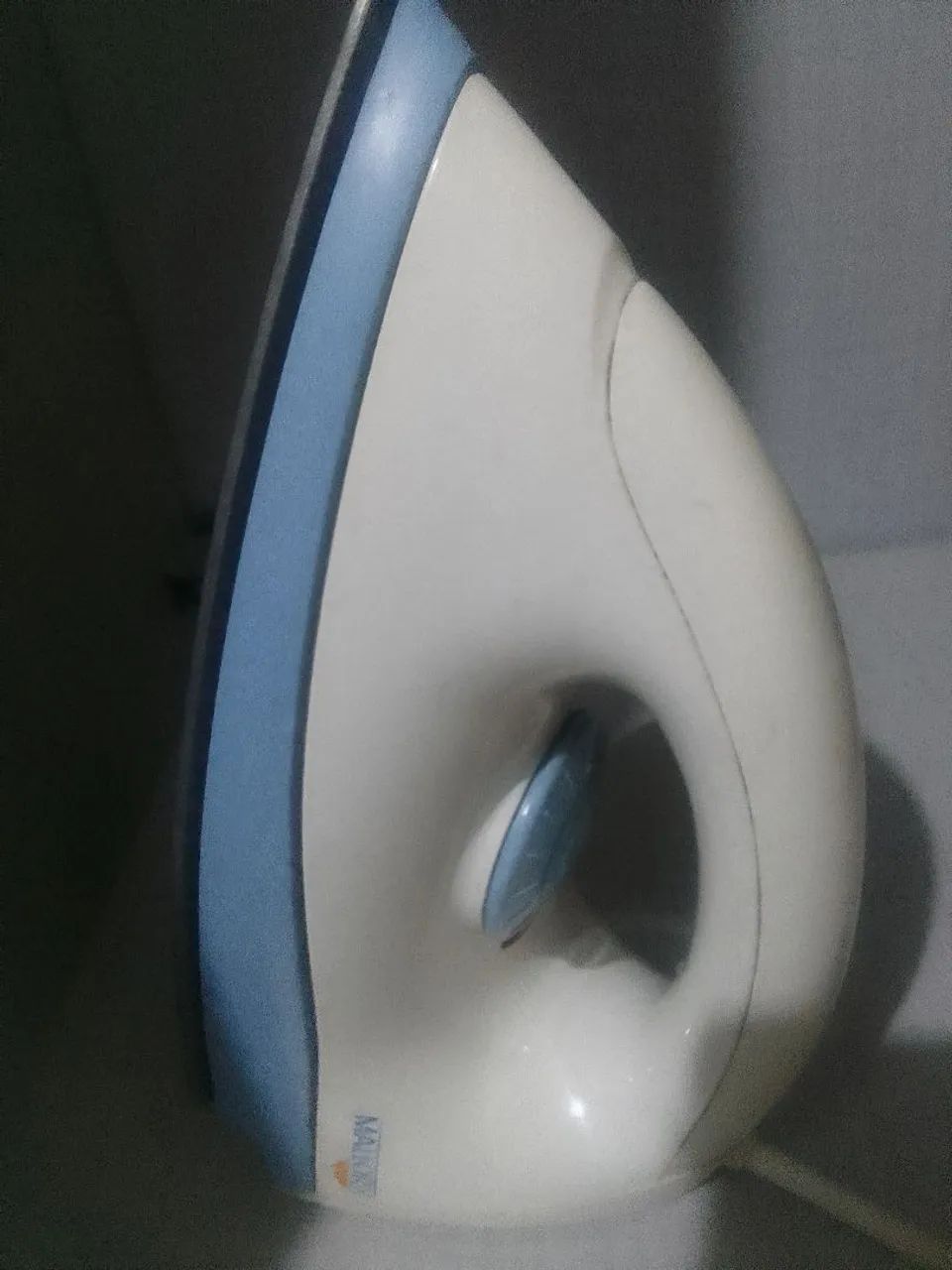 Ferro passar roupas 127 watts.  - Foto 3