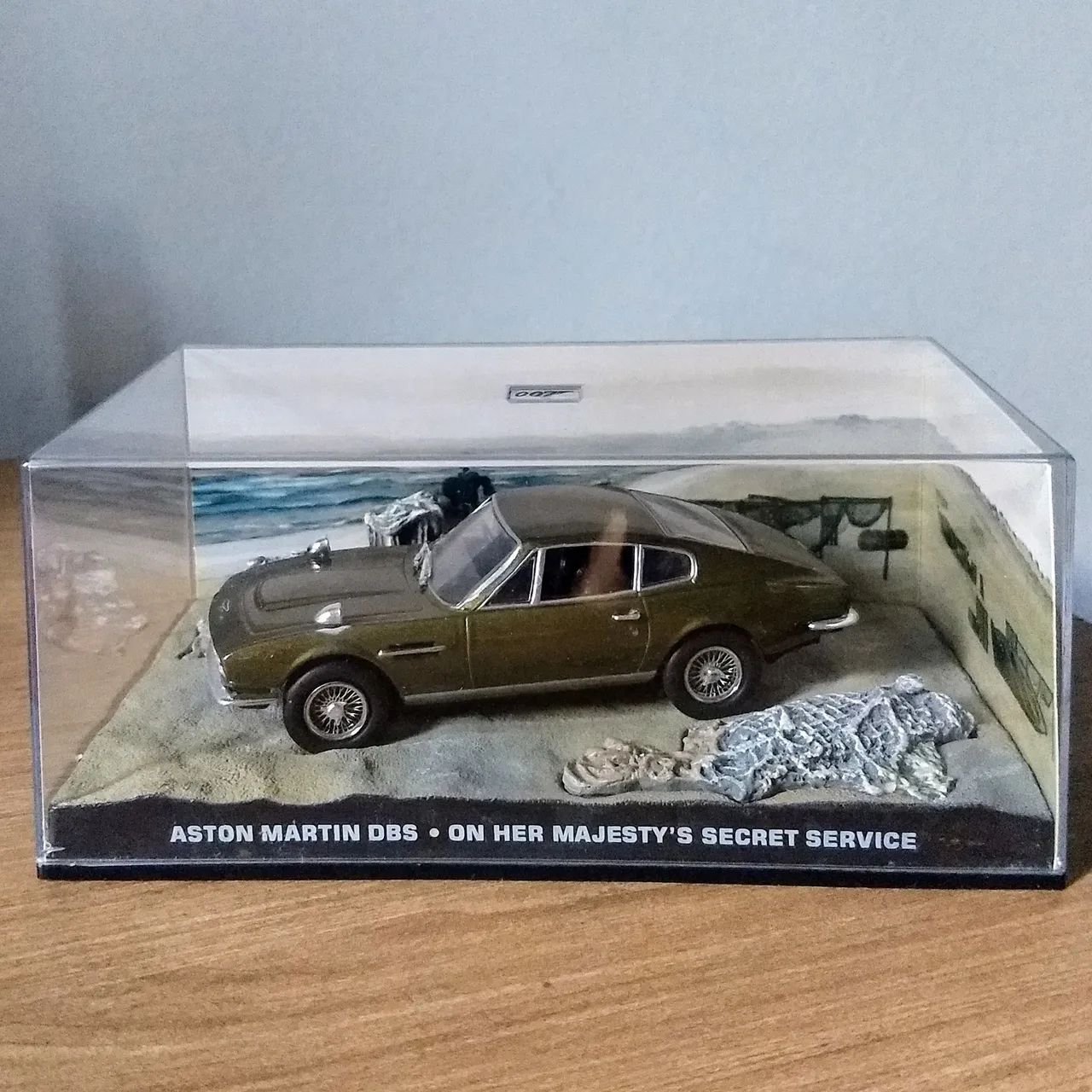 Miniatura carro Aston Martin DBS - 007