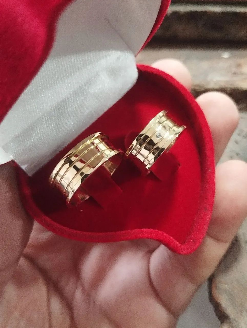 Alianças modelo BVLGARI em ouro 18k - Foto 2