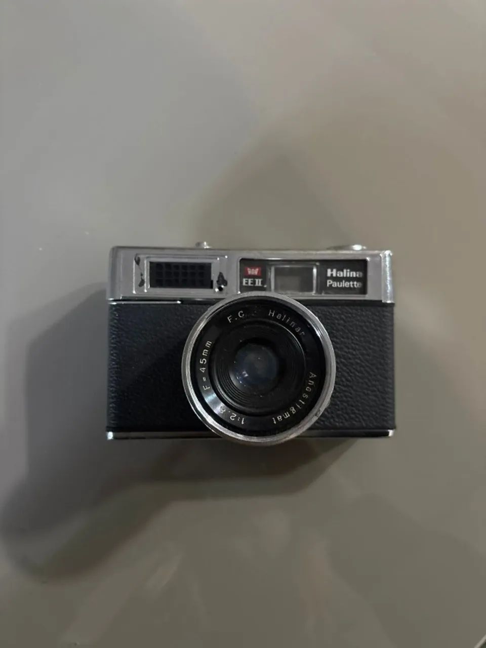 Câmera fotográfica analógica antiga - Halina Paulette EE II