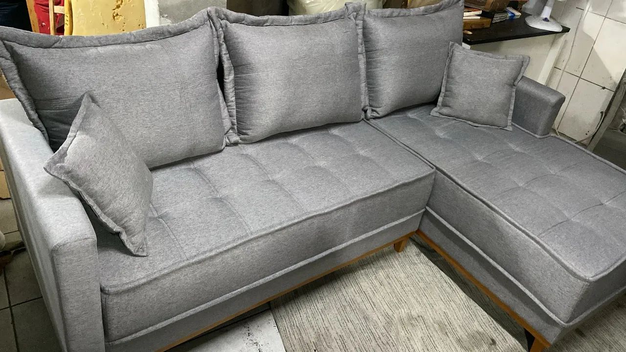 SOFÁ COM CHAISE