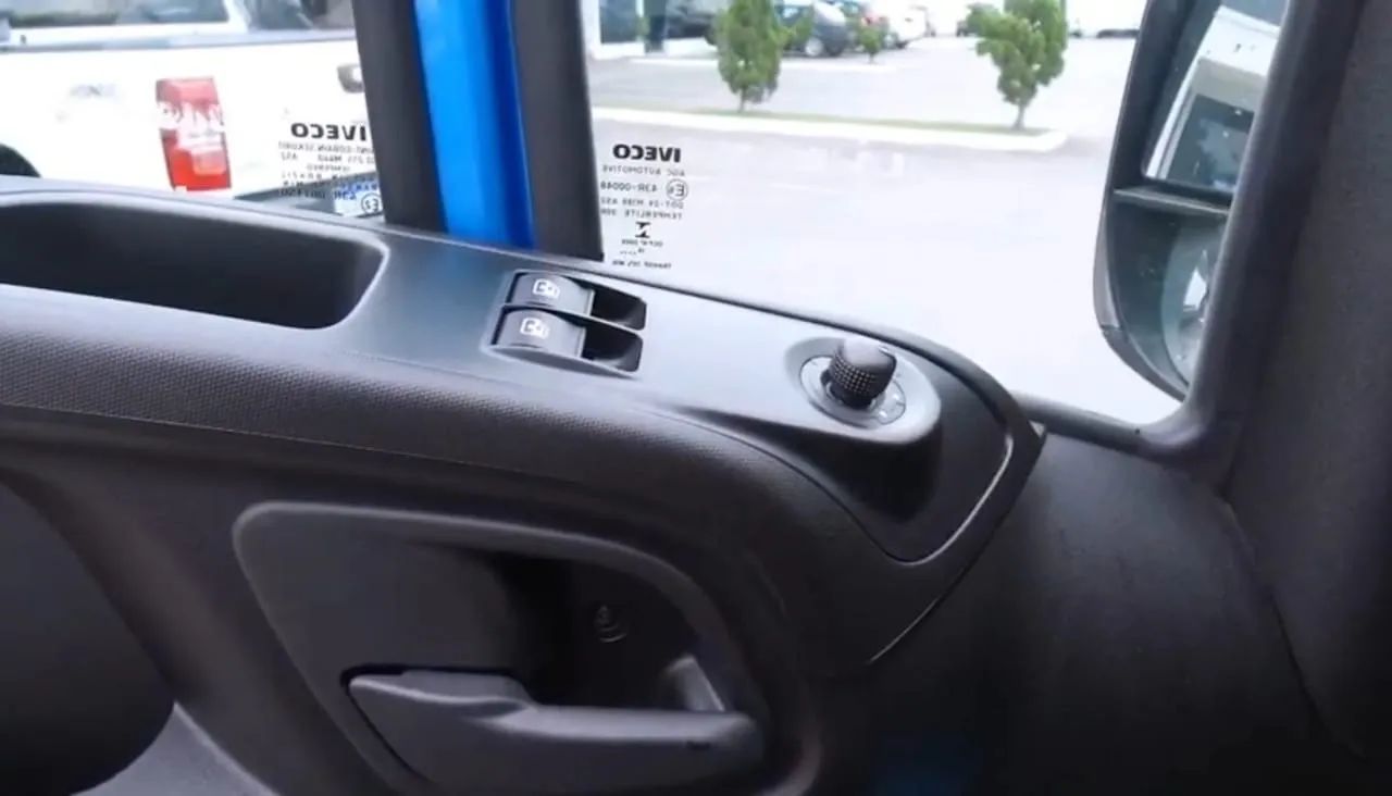 Iveco  baú seco  - Foto 4