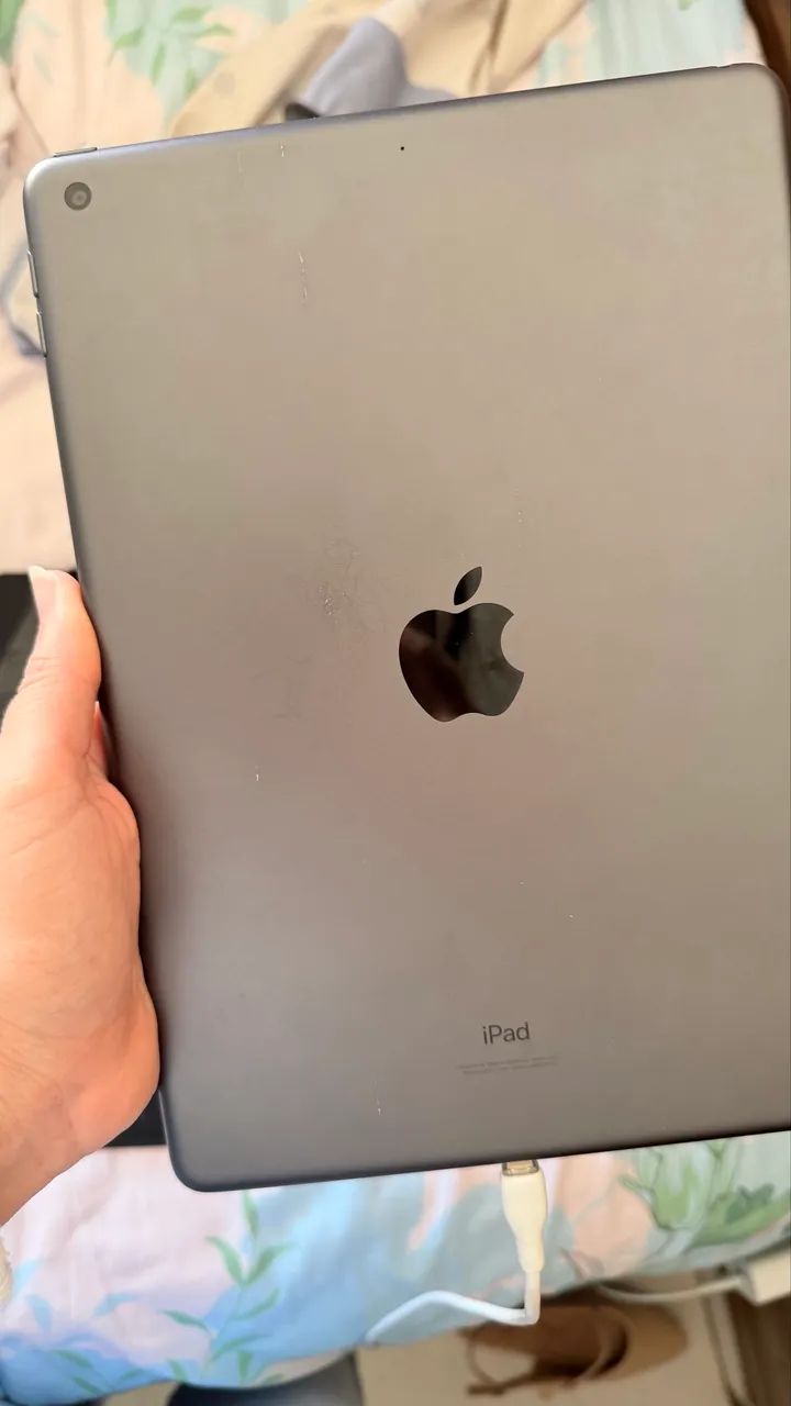 IPAD APPLE + TECLADO LOGITECH 