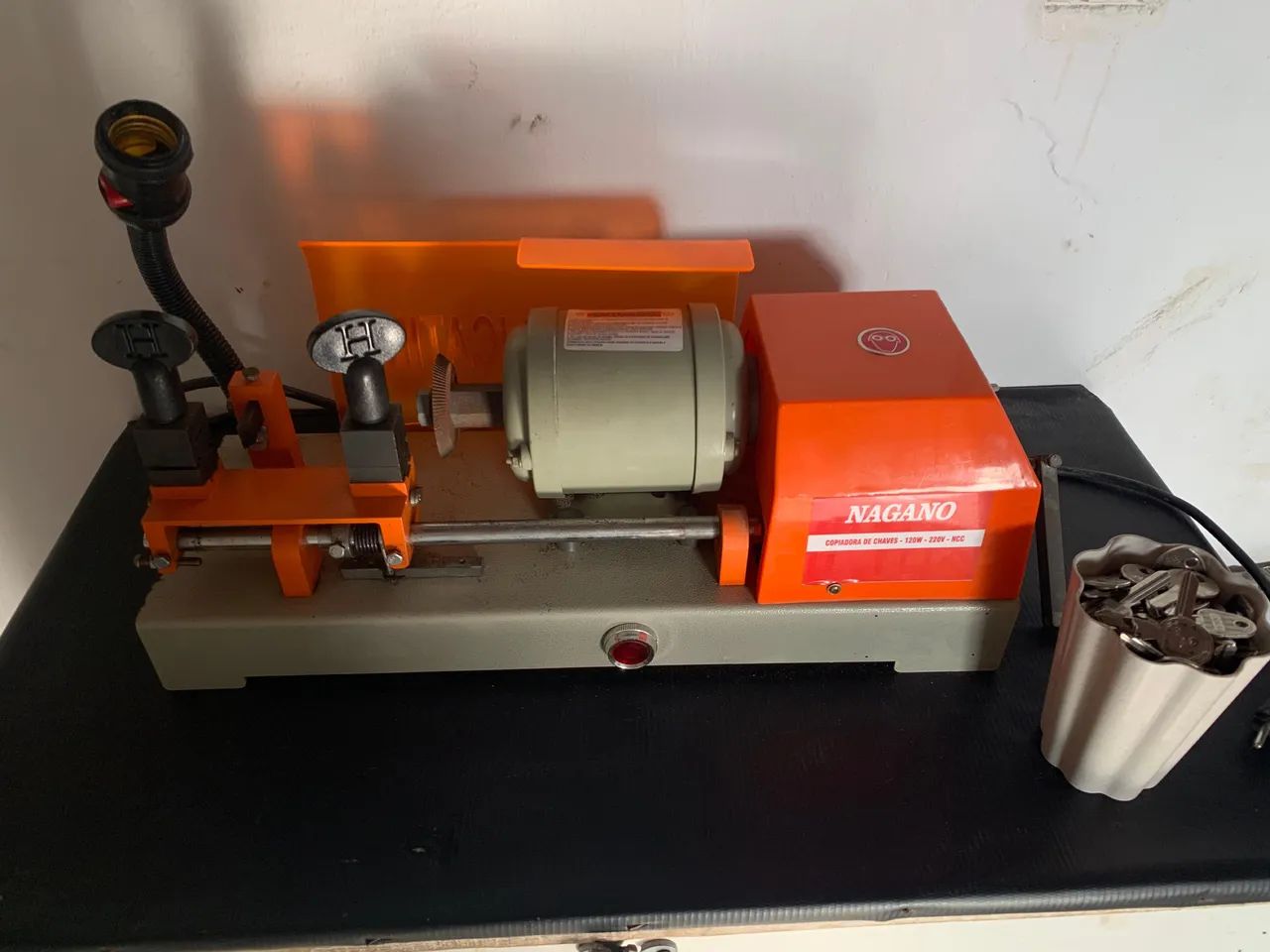 Máquina de fazer cópia de chaves automática  