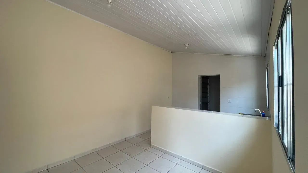 ÓTIMA CASA COM 01 DORM. P/LOCAÇÃO NO CENTRO DA PENHA