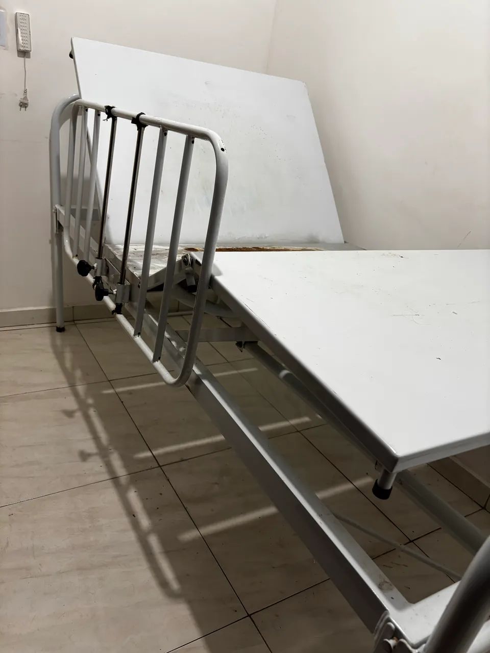 Cama hospitalar ajustável  - Foto 2