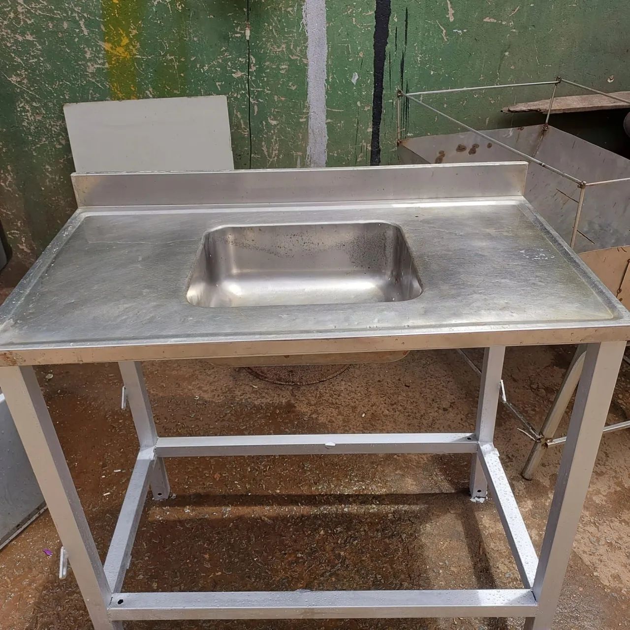Pia de inox com os pés metalon calvanizado 