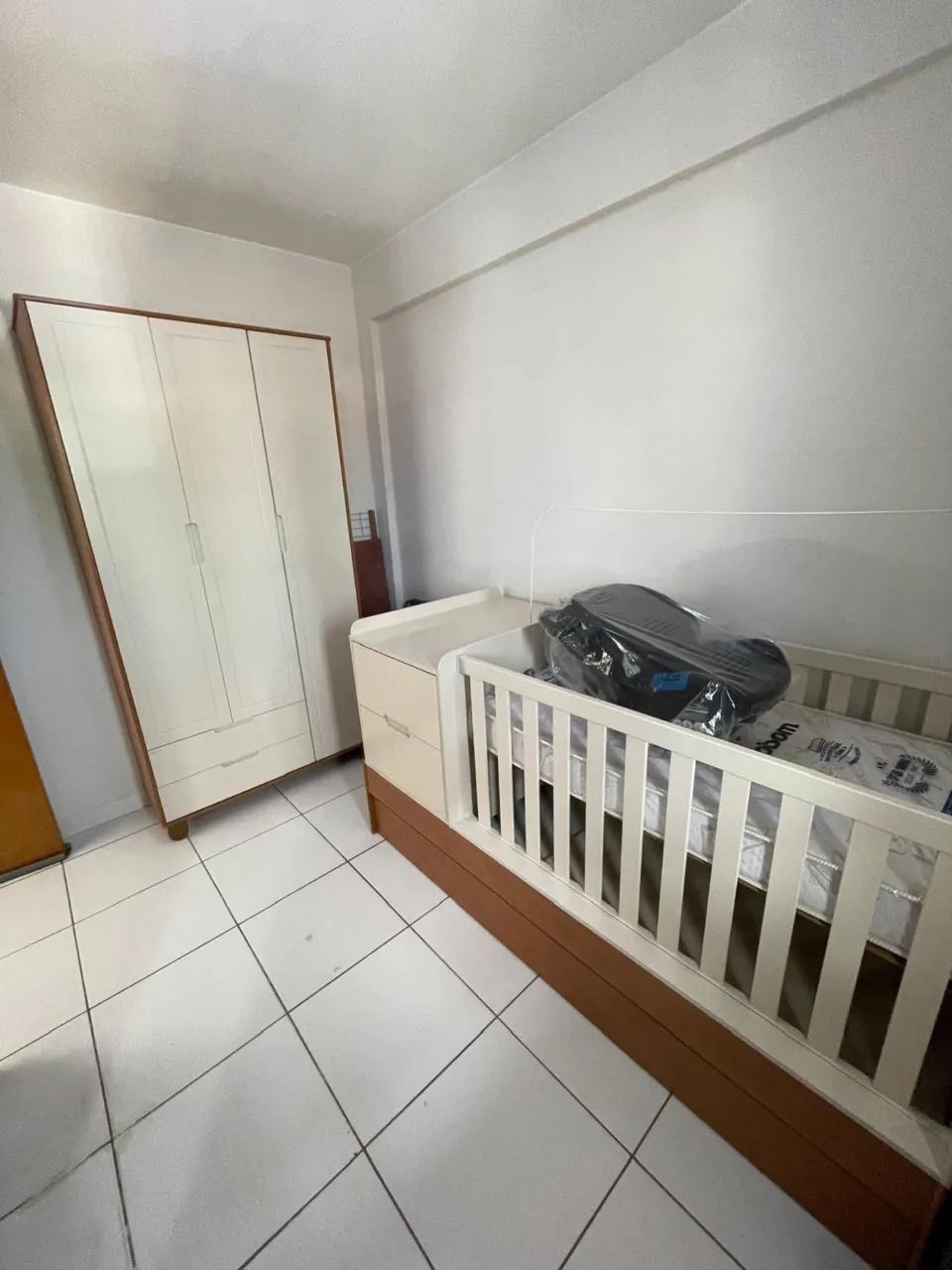 Conjunto Berço Bi/Cama e guarda-roupa