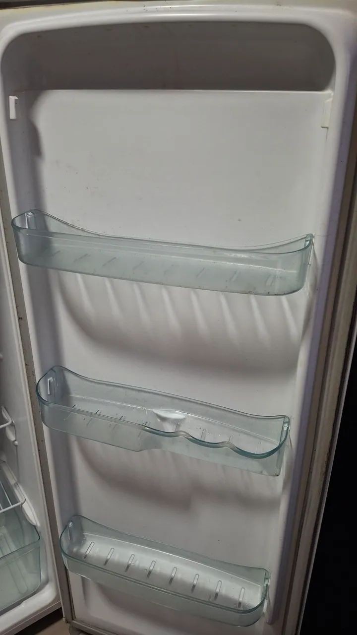 Vendo geladeira Electrolux  - Foto 4
