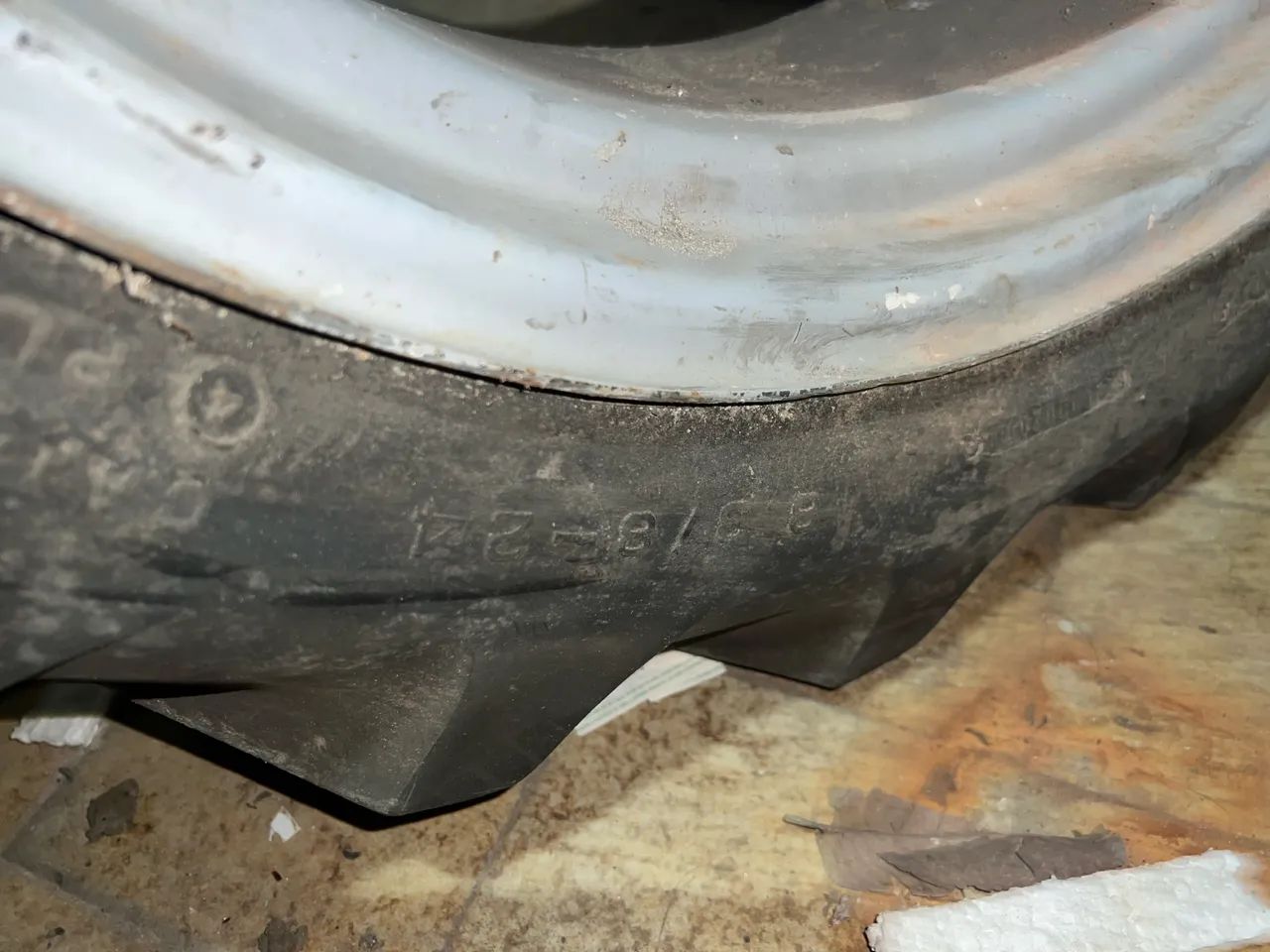 Roda de trator com pneu - Foto 4