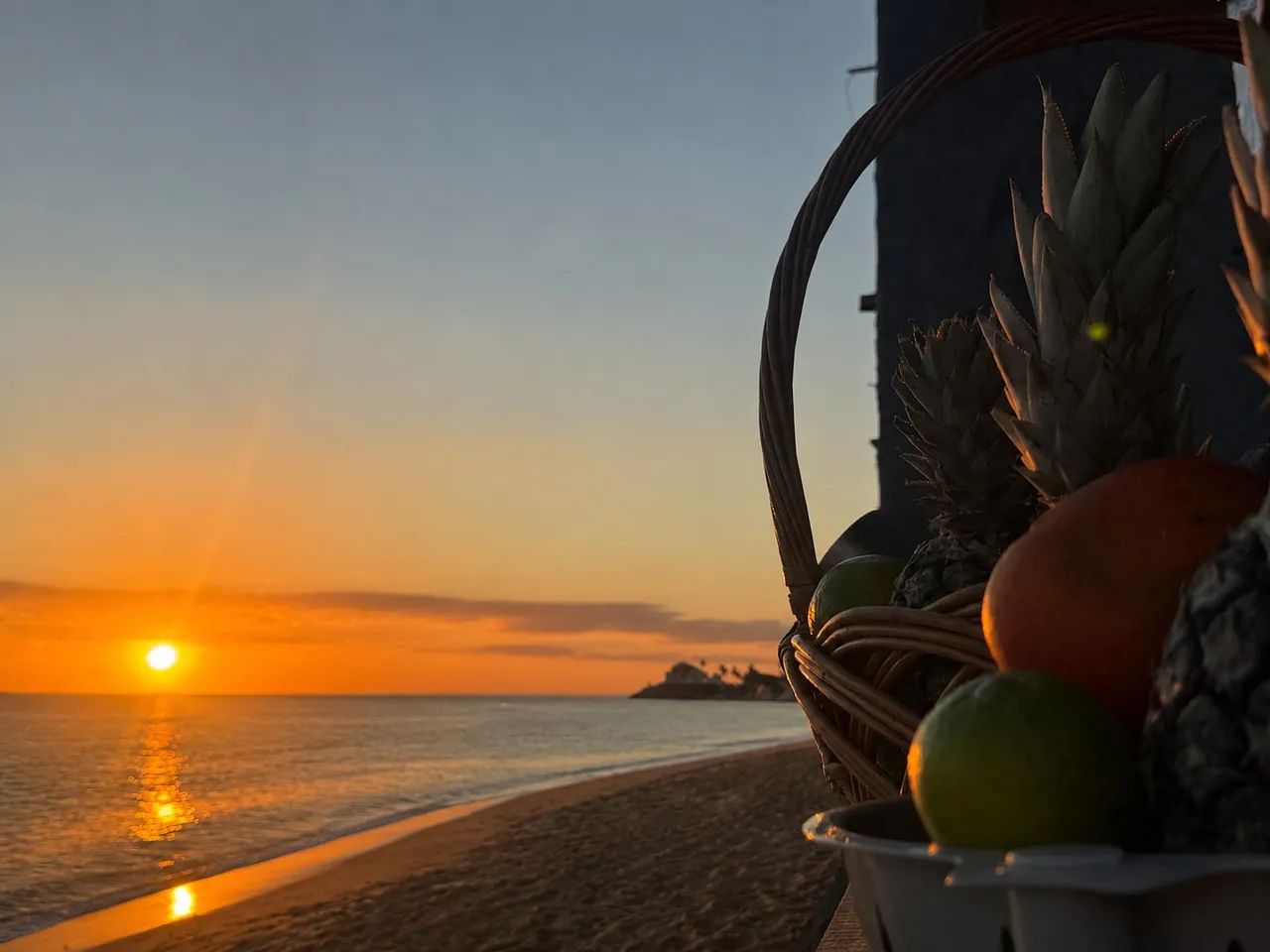 Garcom em barraca de praia