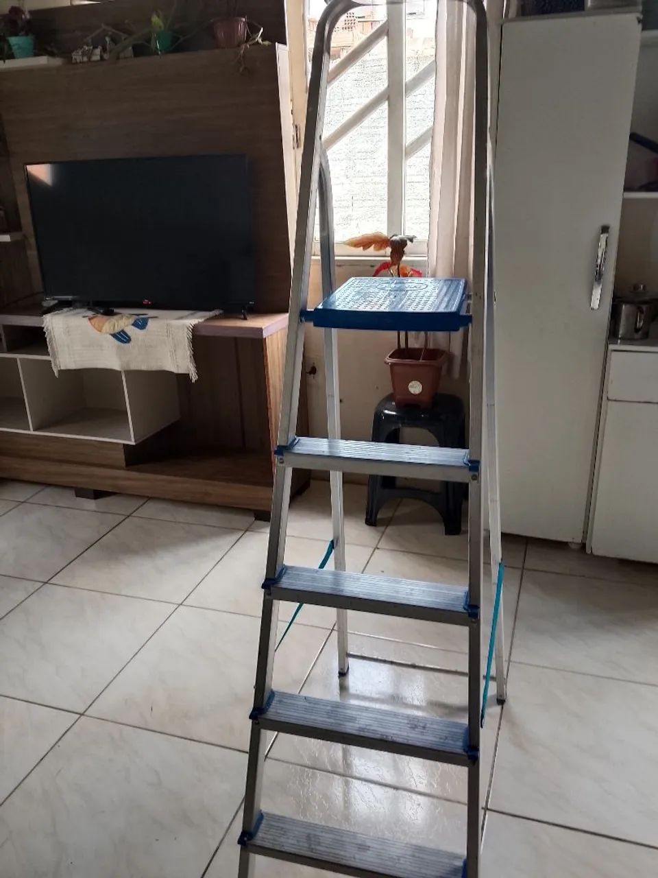 Vendi escada de alumínio marca mor. - Foto 2