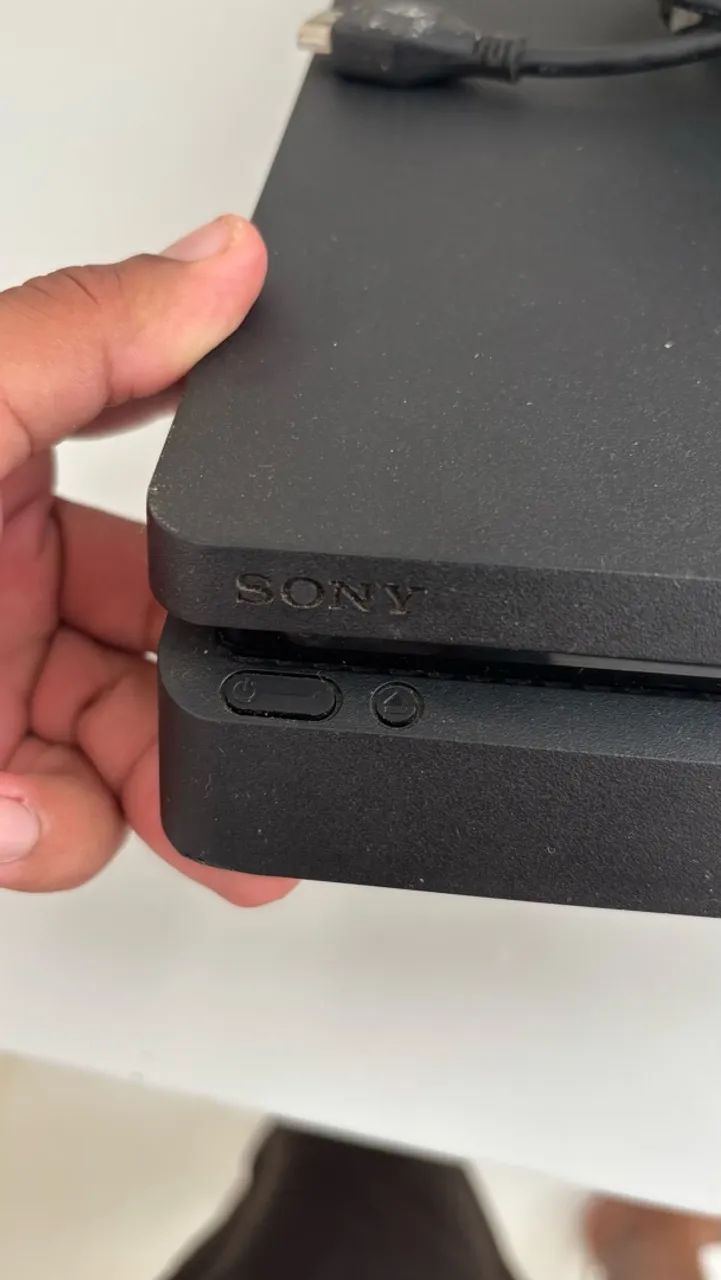 PS4 Slim 1TB - Foto 2