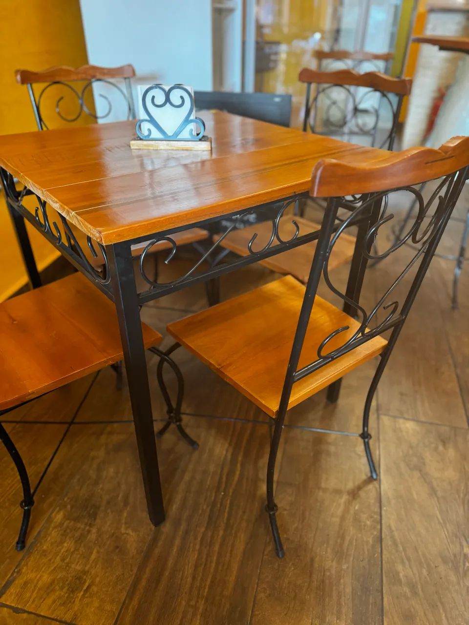 Mesa madeira maciça para bares e restaurantes  - Foto 3